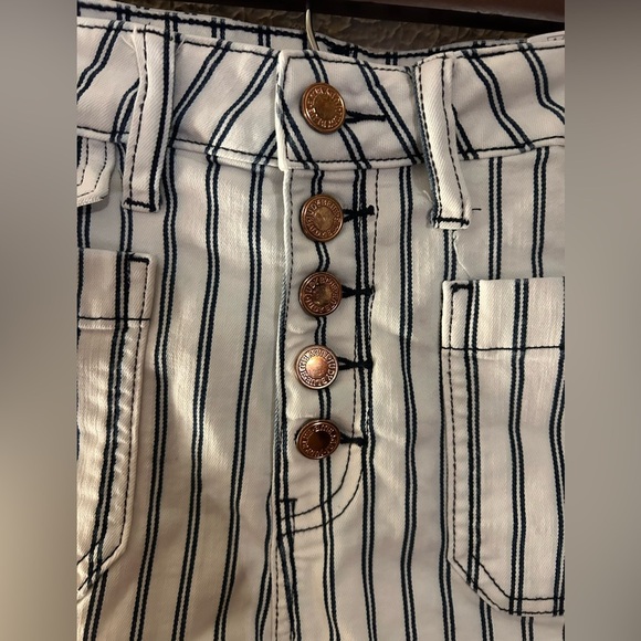 Judy Blue High Waisted White Navy Blue Stripe Shorts Rose Gold Buttons Size L - Picture 10 of 12